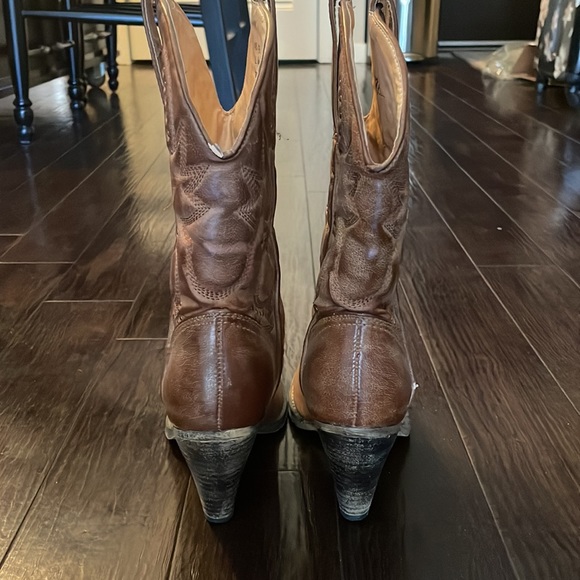 Very volatile Denver boots - Picture 3 of 4